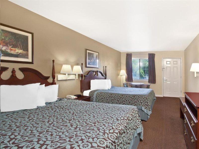 Days Inn By Wyndham Kerrville Exterior photo