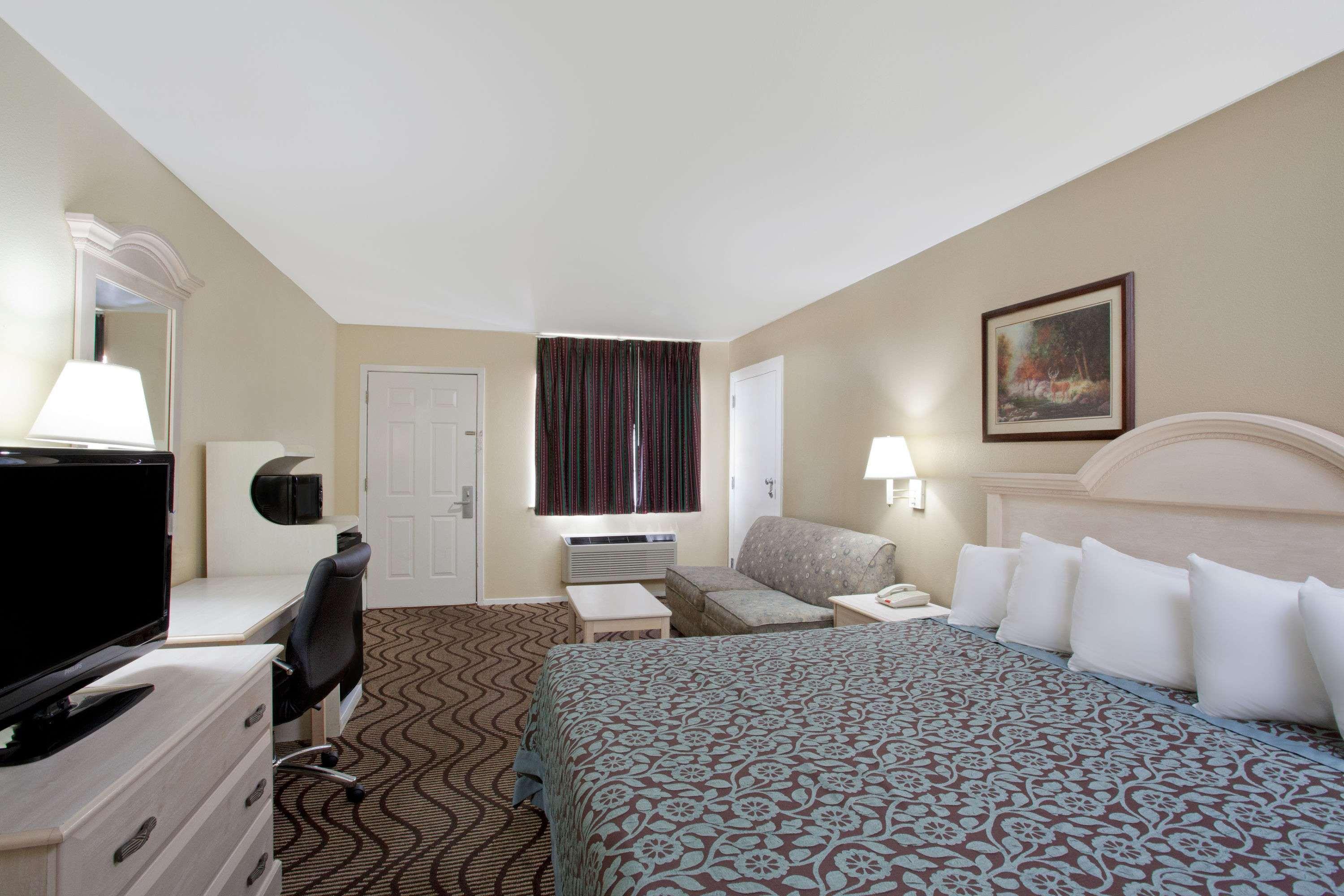 Days Inn By Wyndham Kerrville Exterior photo