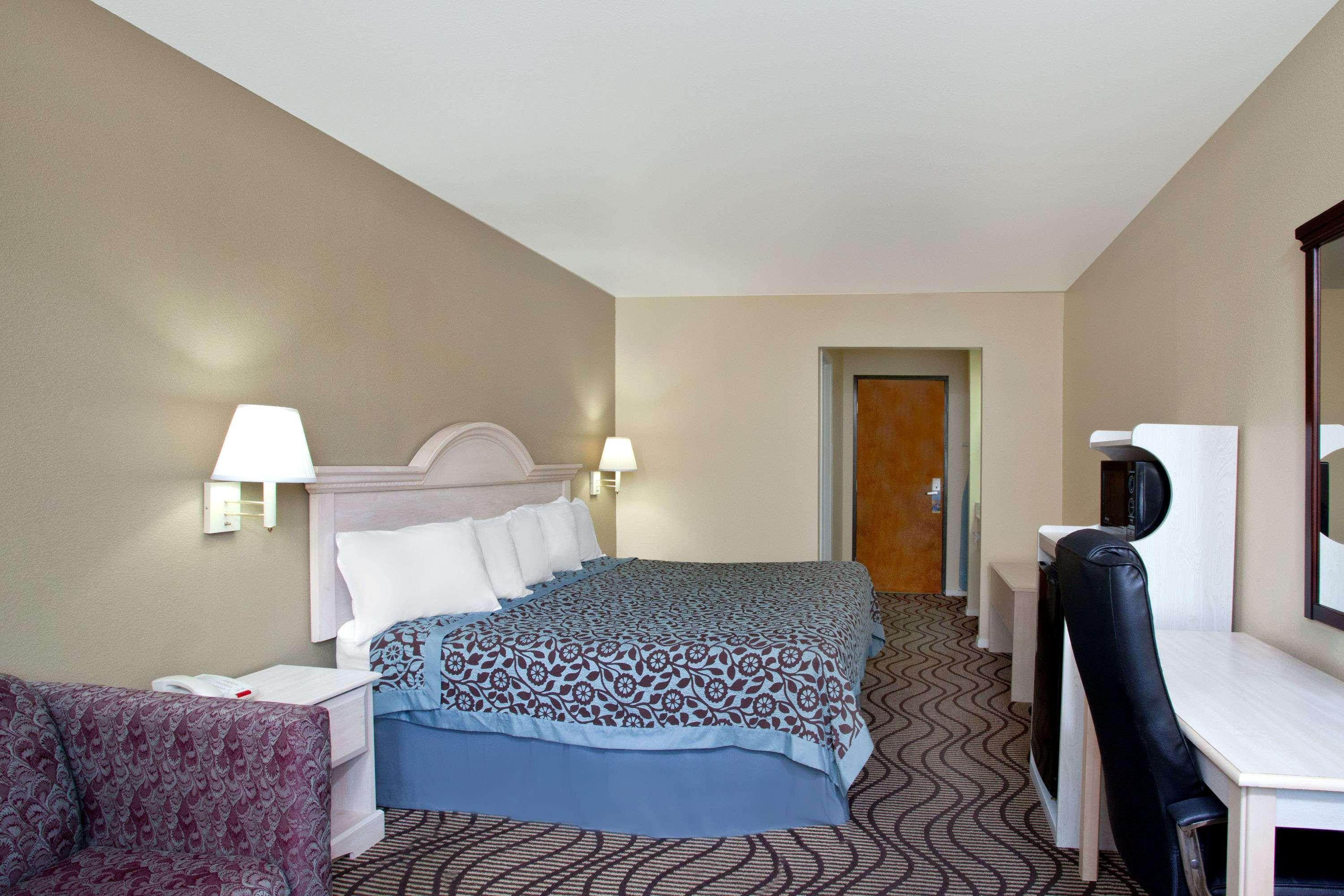 Days Inn By Wyndham Kerrville Exterior photo
