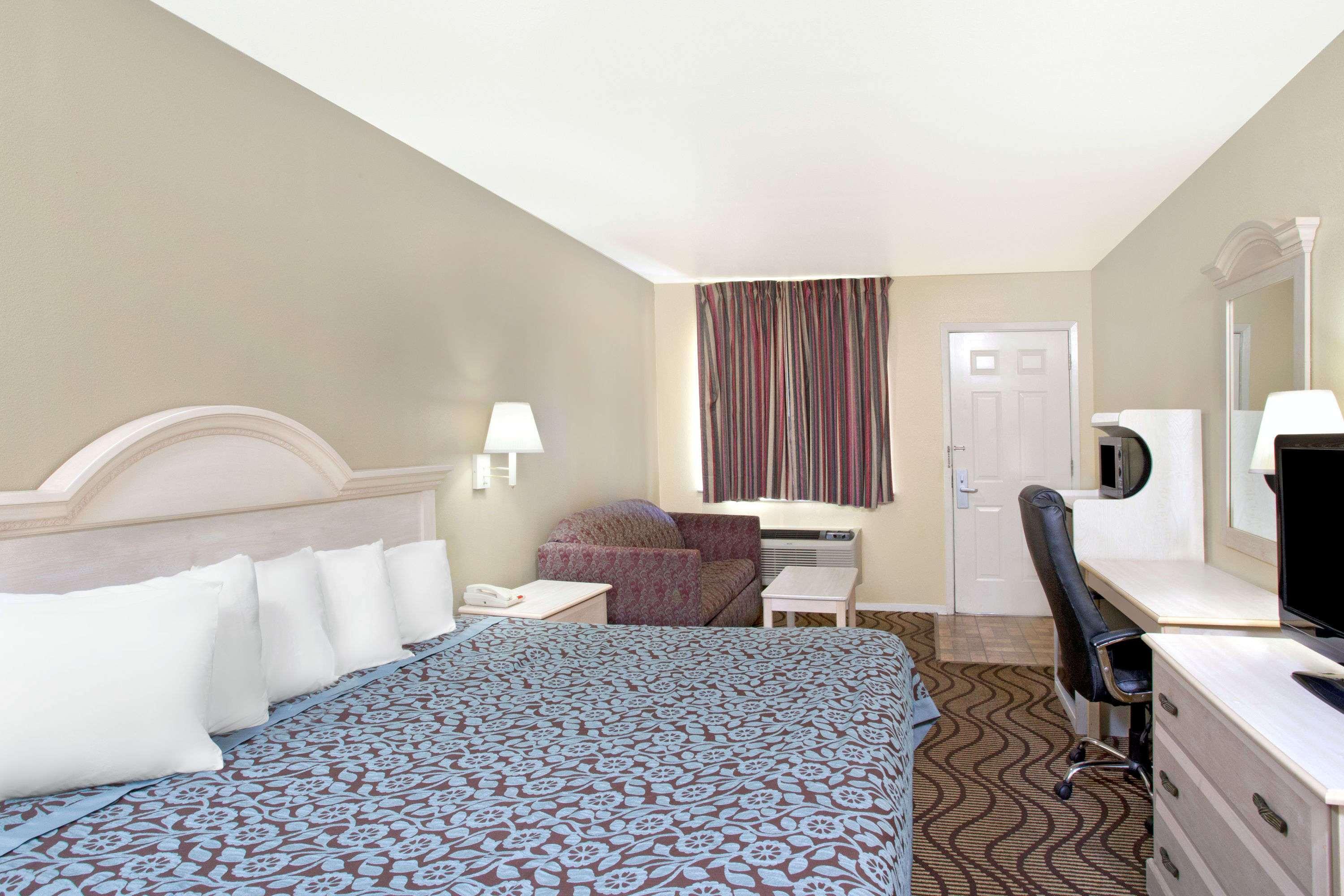 Days Inn By Wyndham Kerrville Exterior photo