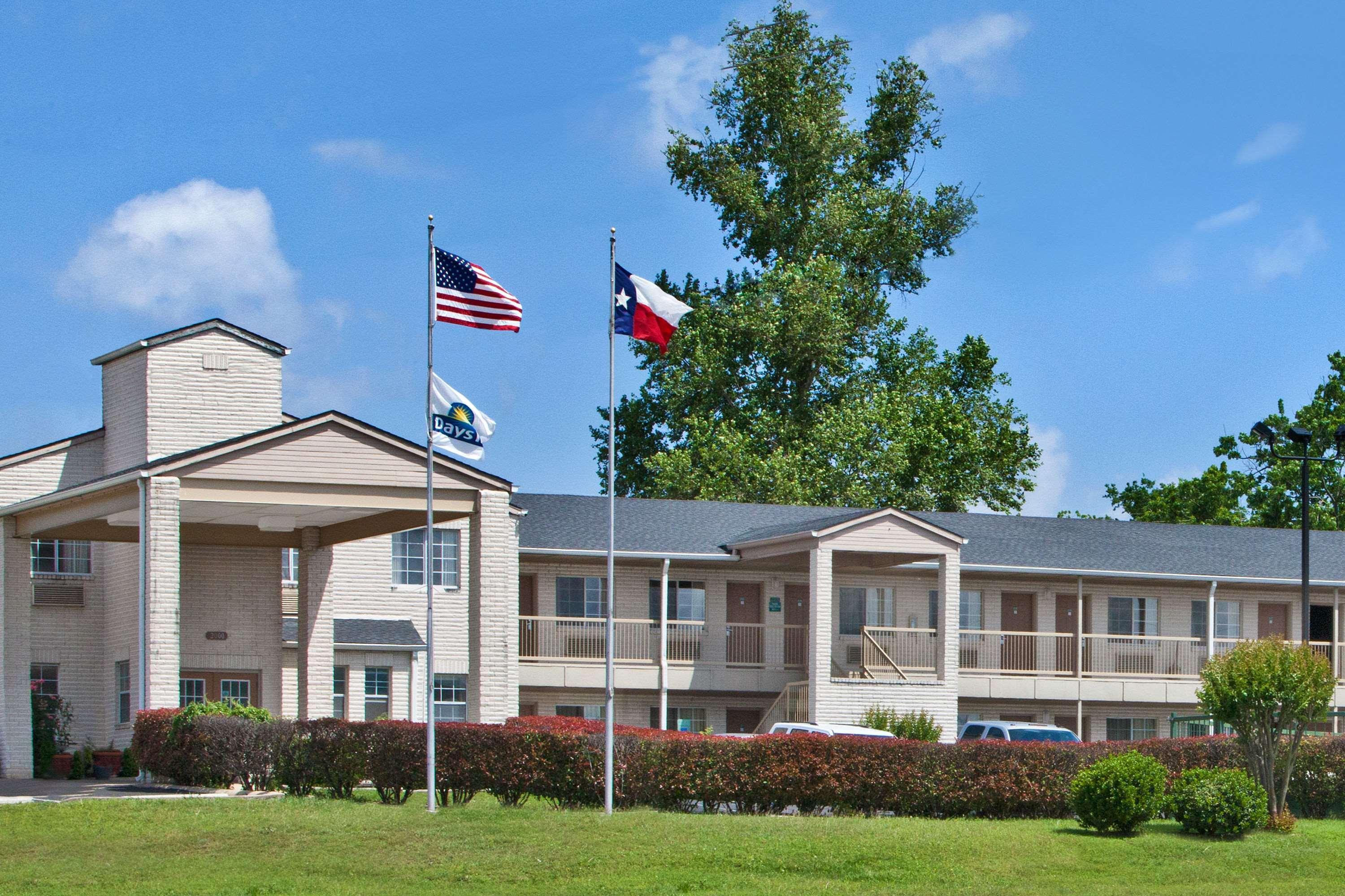 Days Inn By Wyndham Kerrville Exterior photo