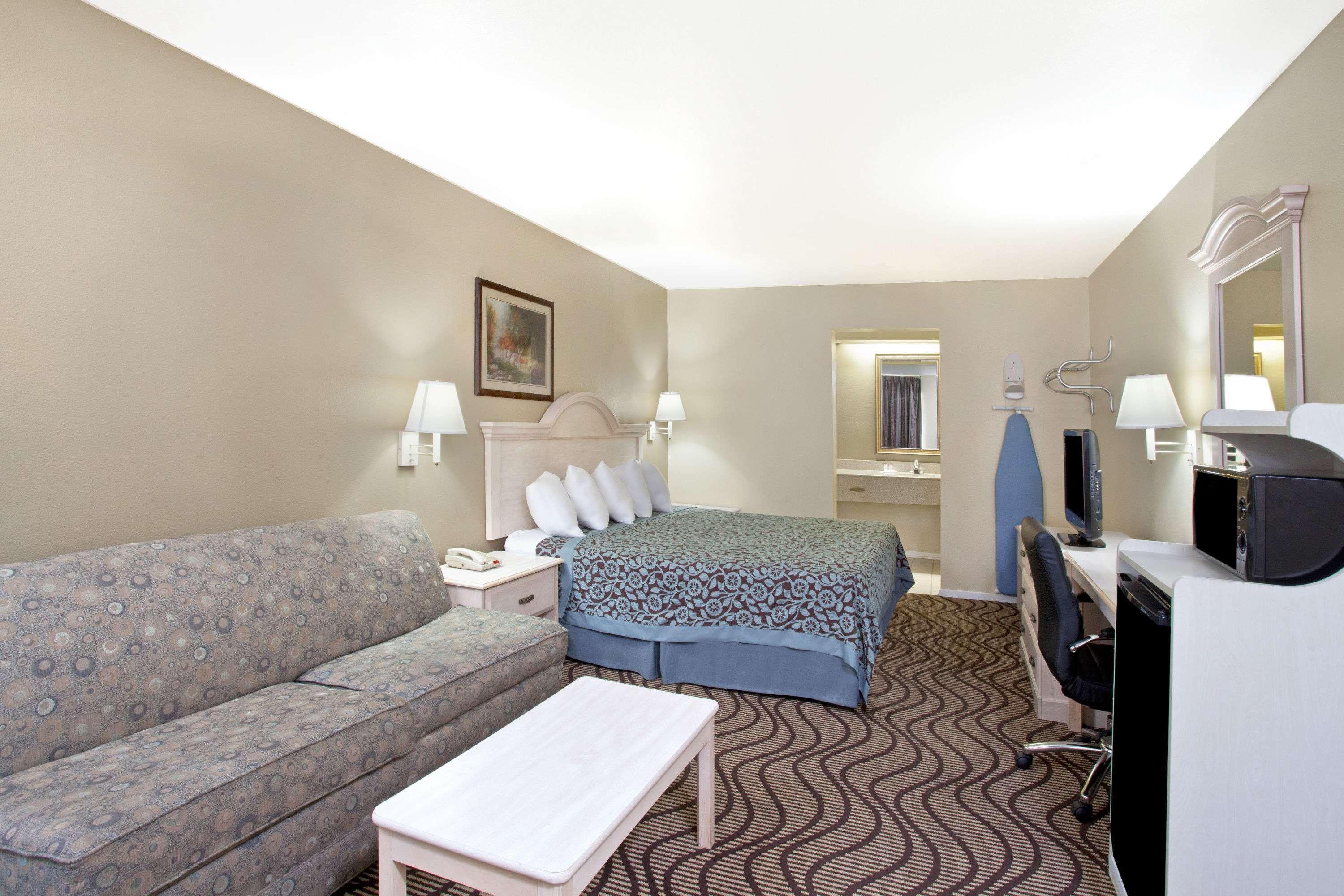Days Inn By Wyndham Kerrville Exterior photo