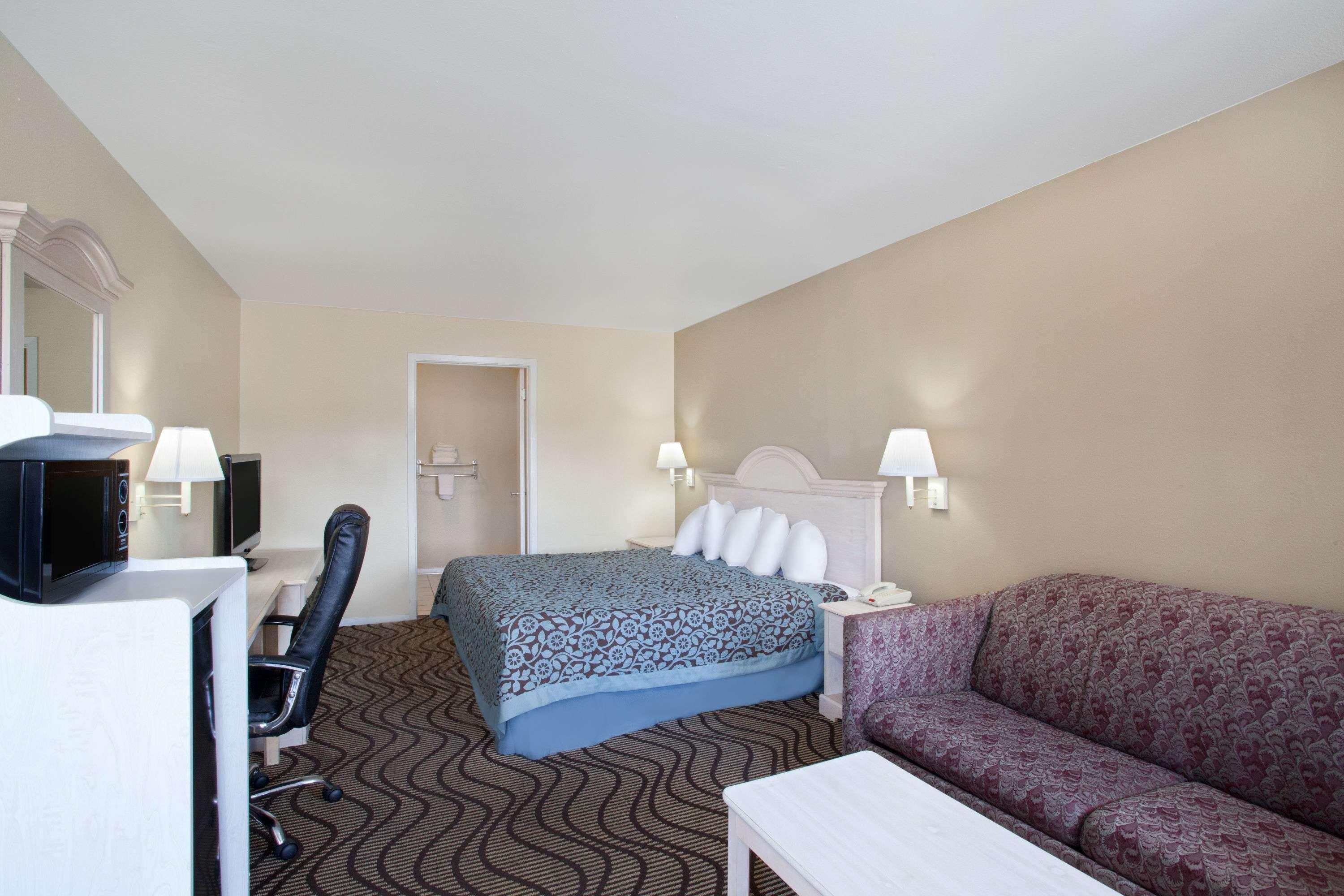 Days Inn By Wyndham Kerrville Exterior photo